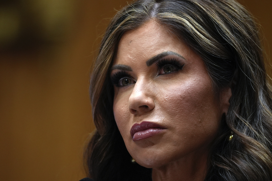 Tenemos muchas preguntas sobre lo que había en el bolso robado de Kristi Noem