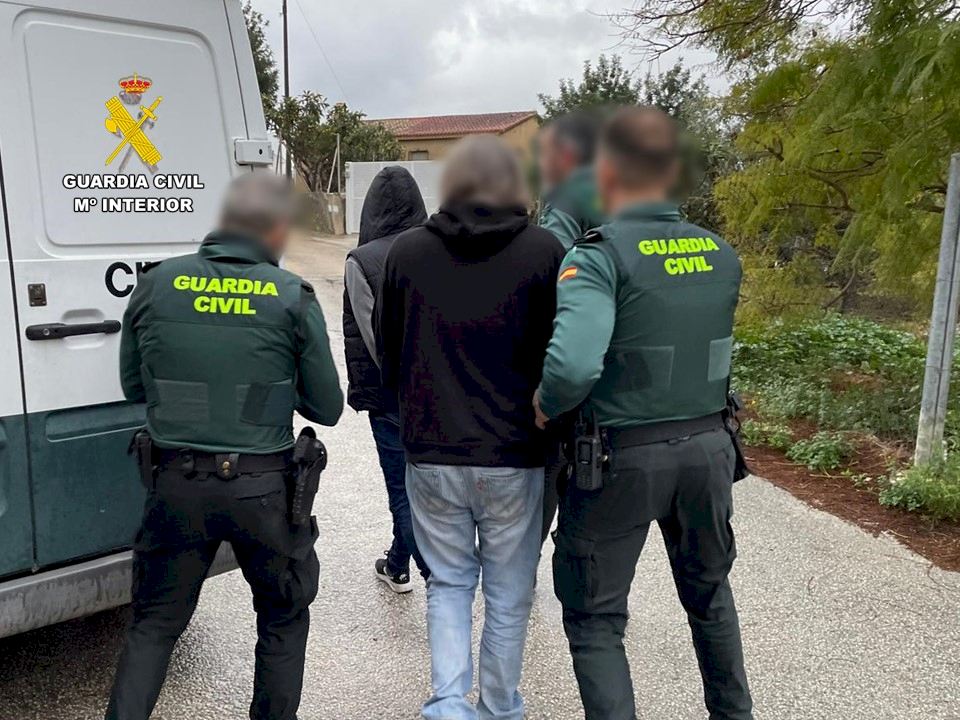 Mujer británica arrestada por conseguir ex marido para secuestrar a su ex compañera en Benidorm