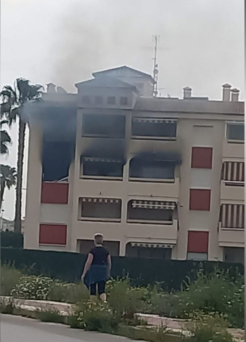 Cuatro casas destruidas por incendio en Orihuela Costa – llamadas renovadas para el servicio de bomberos local