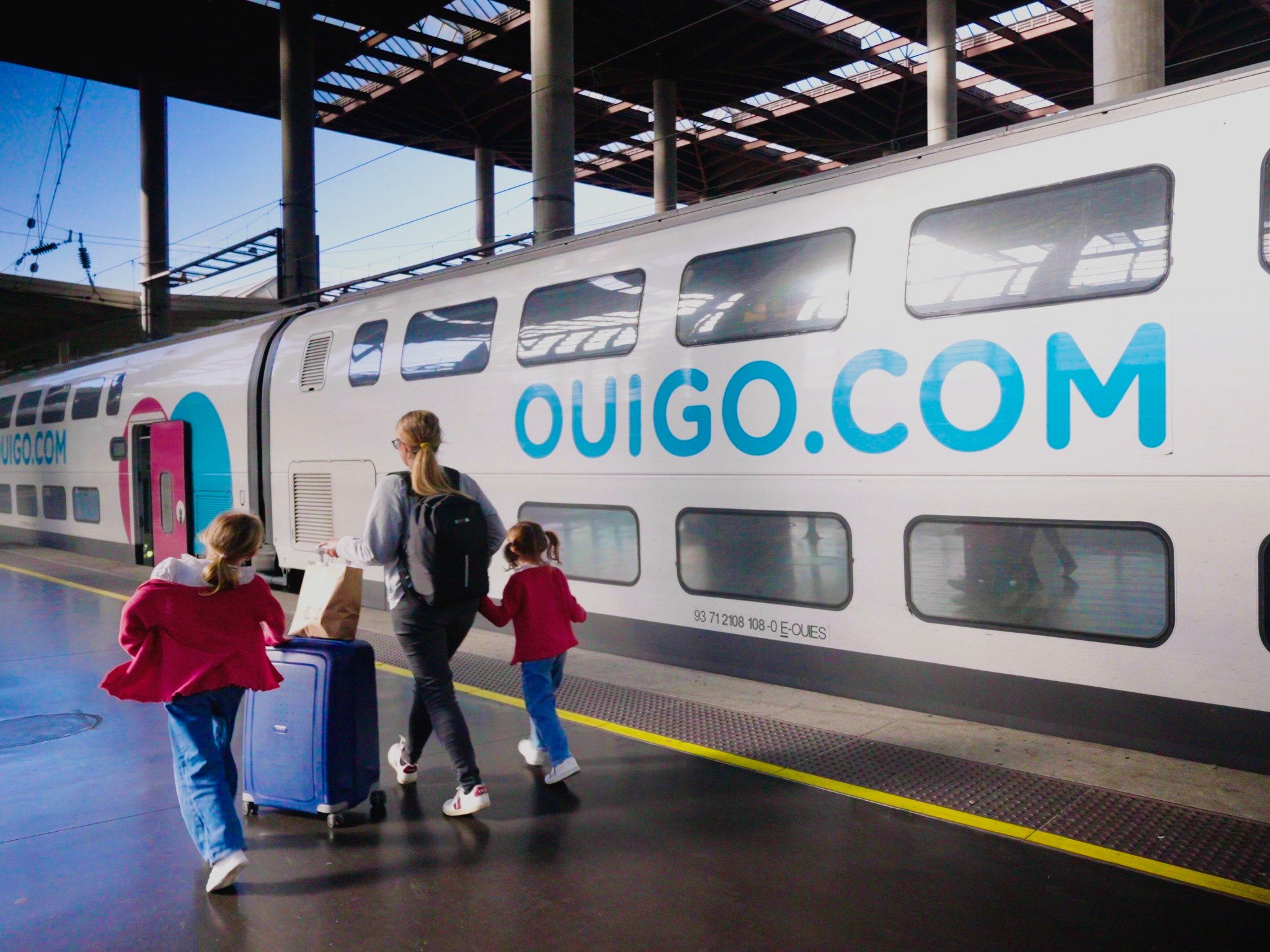‘Desde Madrid puedes llegar a Barcelona o Alicante por 20 €’: Brit se maravilla en los trenes ‘baratos y bien conectados’ de España
