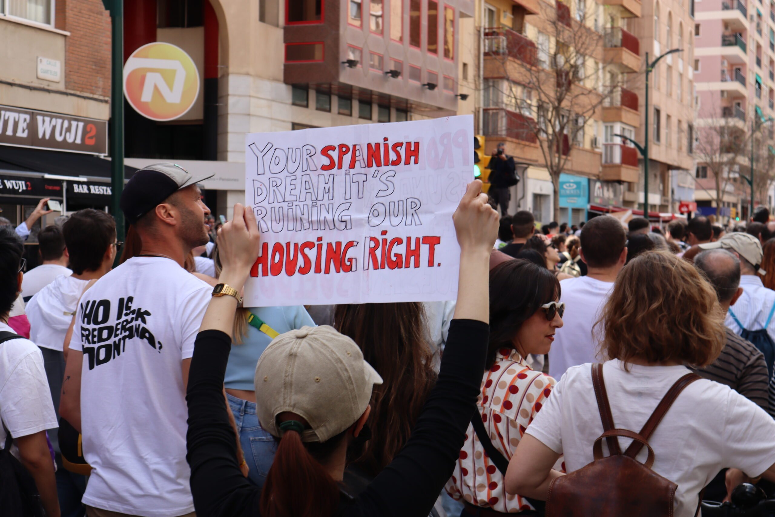 ‘La vivienda nunca puede ser una mercancía, debe ser un derecho que protegemos:’ Cientos de miles marchan a través de España