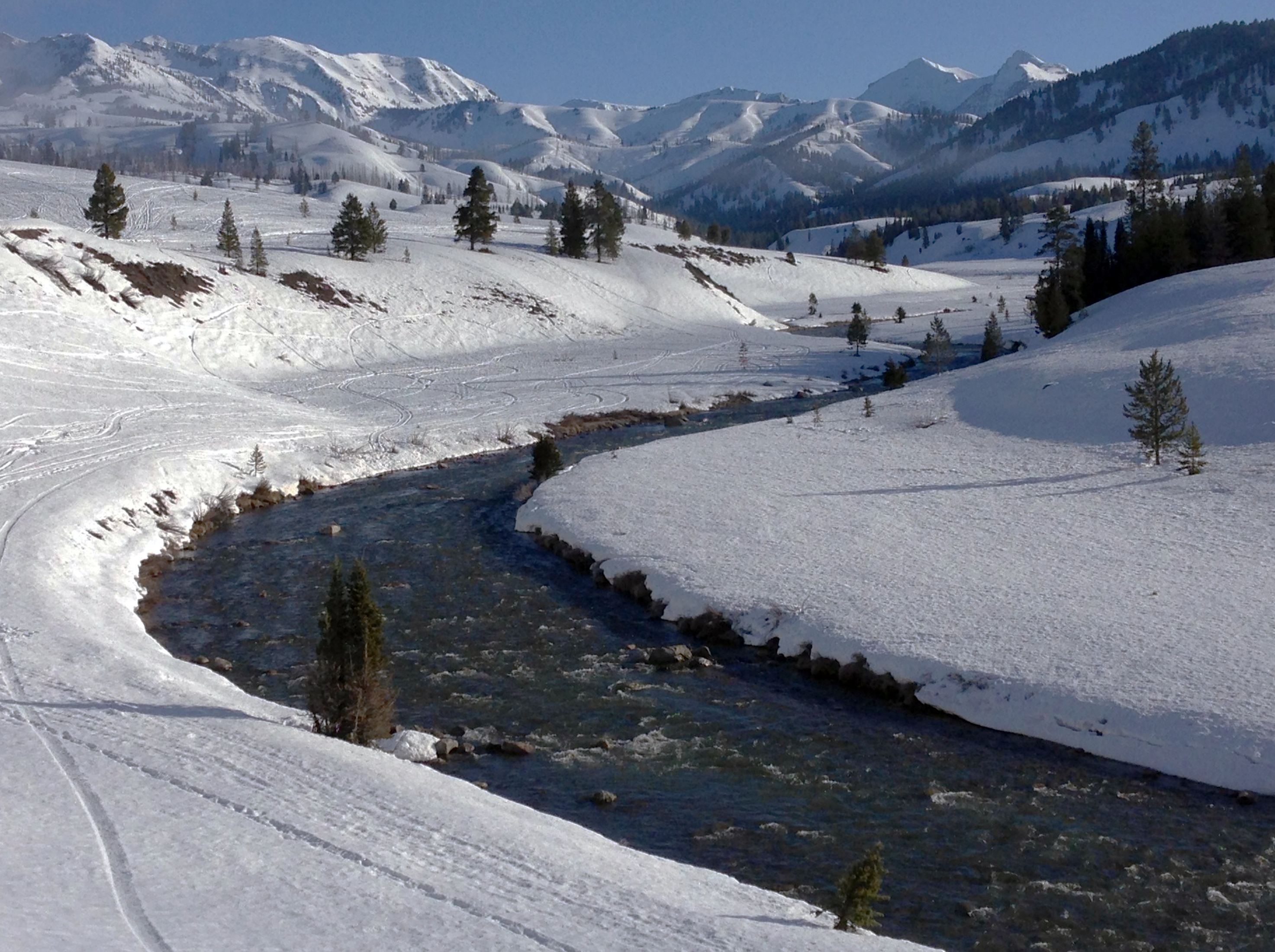 Contaminantes de metal de las minas acechan en la nieve de Rocky Mountain
