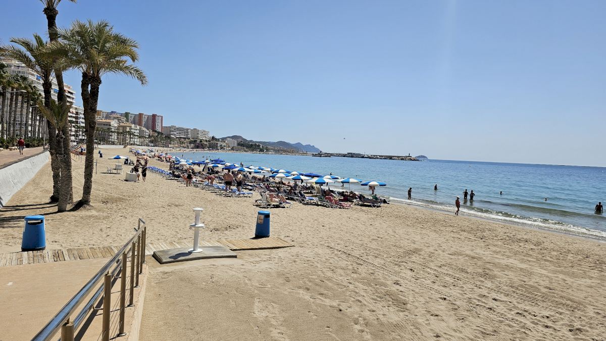 La prohibición de fumar anunciada para todas las playas en el popular Costa Blanca Resort
