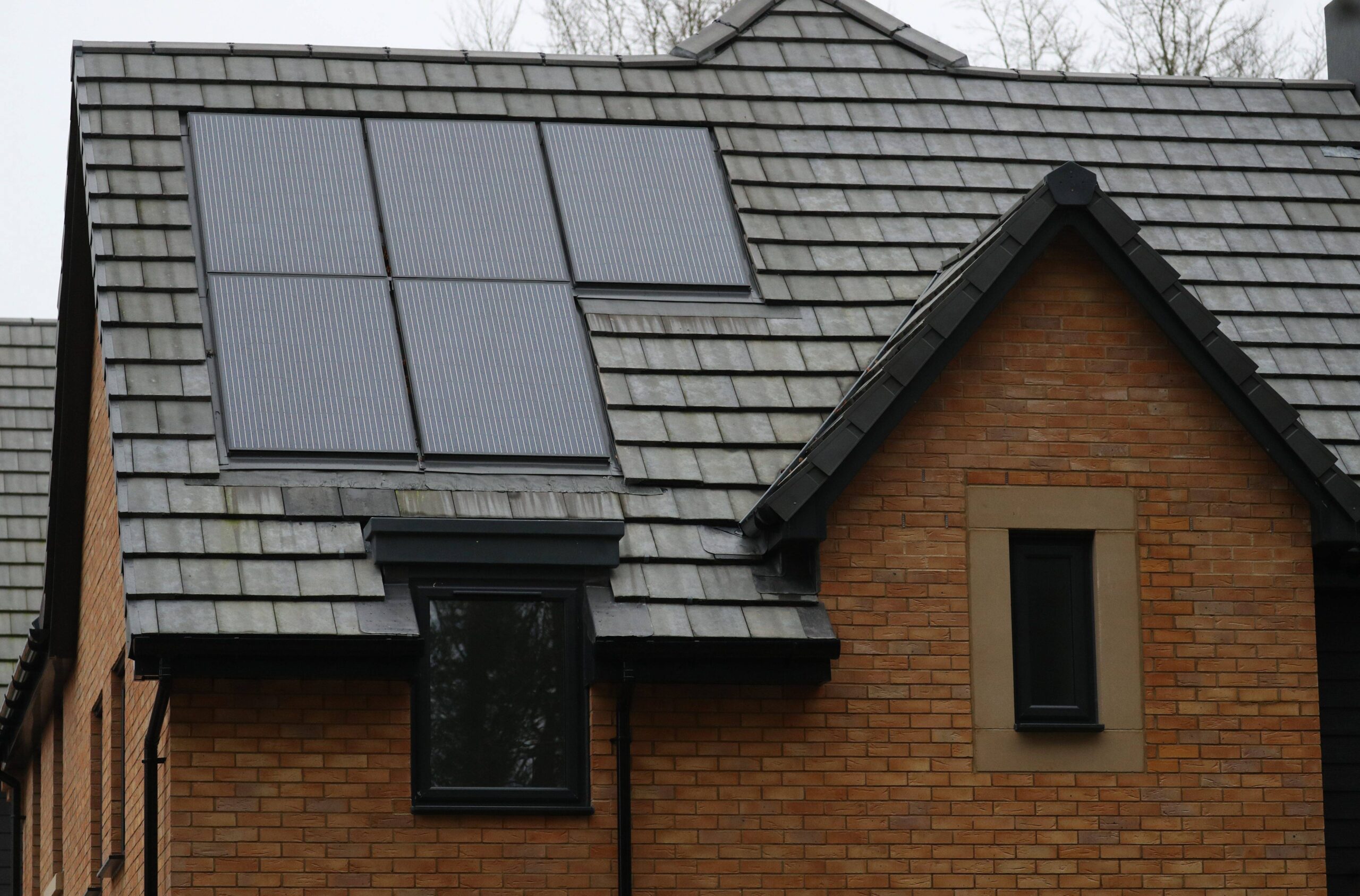 ¿Por qué las casas con paneles solares se instalaron también sin energía durante el gran apagón de España?