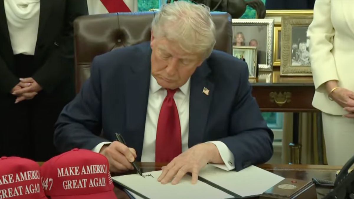 Trump Orden Strips Financing de ciudades santuario involucradas en ‘insurrección’