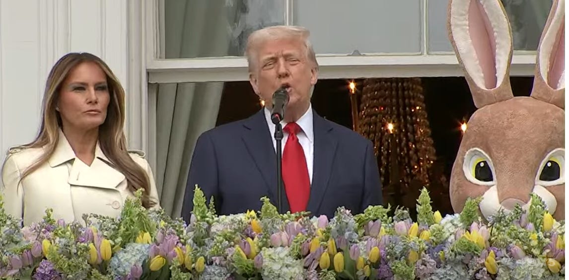 Trump se jacta del conejo de Pascua sobre la reducción de las banderas del Papa Francisco