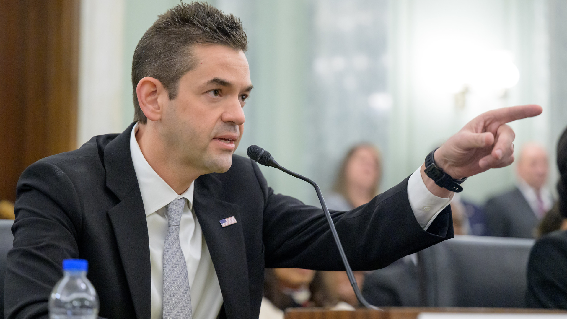 Los senadores prensa a Jared Isaacman, la elección de Trump para el jefe de la NASA, en sus lazos con Elon Musk
