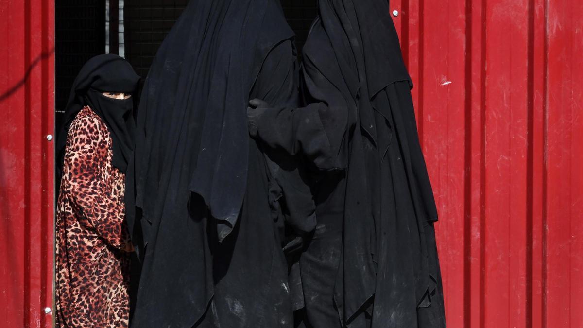A Juicio por Terrorismo Yolanda y Luna, Las Españolas que Siguieron A Sus Maridos Hasta Siria y Fueron Repatriadas con 13 Menores A Su Cargo