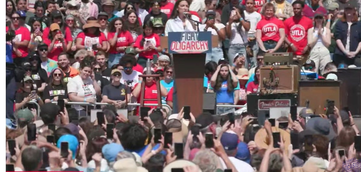 AOC explica por qué Trump es un síntoma, no la enfermedad