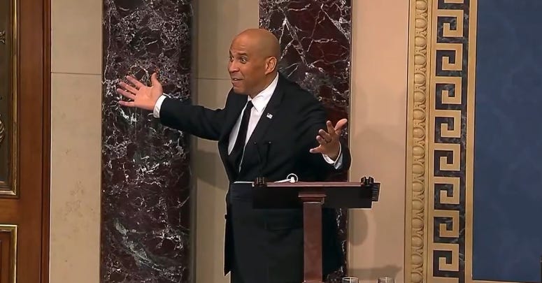 El encuestador republicano dice que lo que está haciendo Cory Booker es exactamente lo que los demócratas quieren