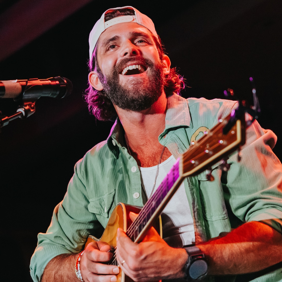 Thomas Rhett deja un concierto en silla de ruedas después de una lesión