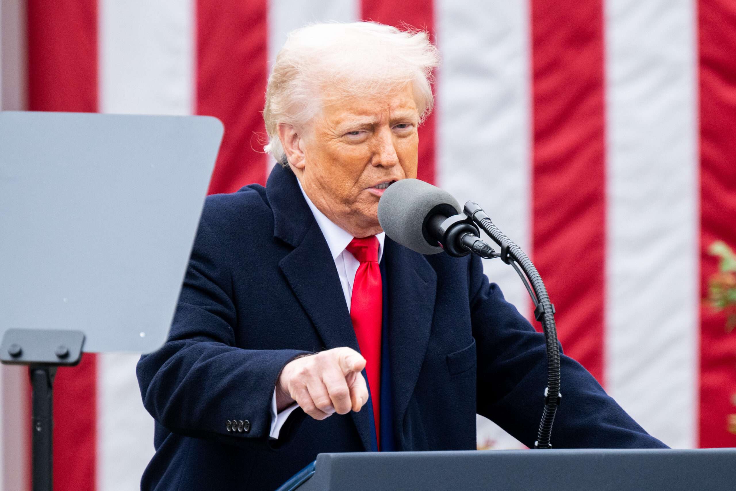 Trump abusa del poder del gobierno para castigar a los bufetes de abogados de los demócratas