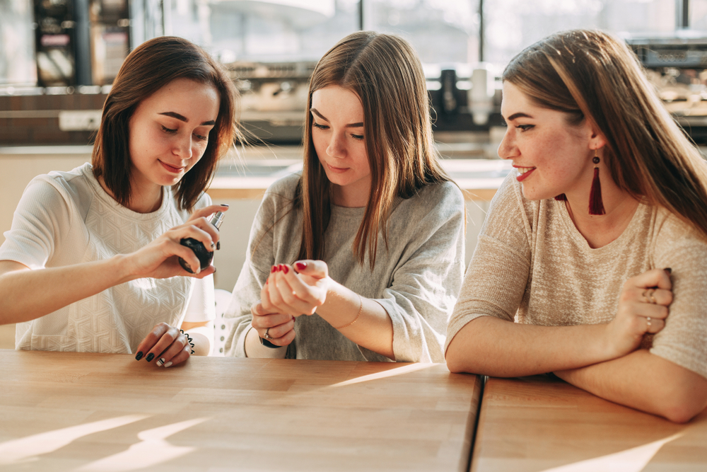 Amigos al primer olfato: las preferencias de olor predicen el potencial de amistad de las personas