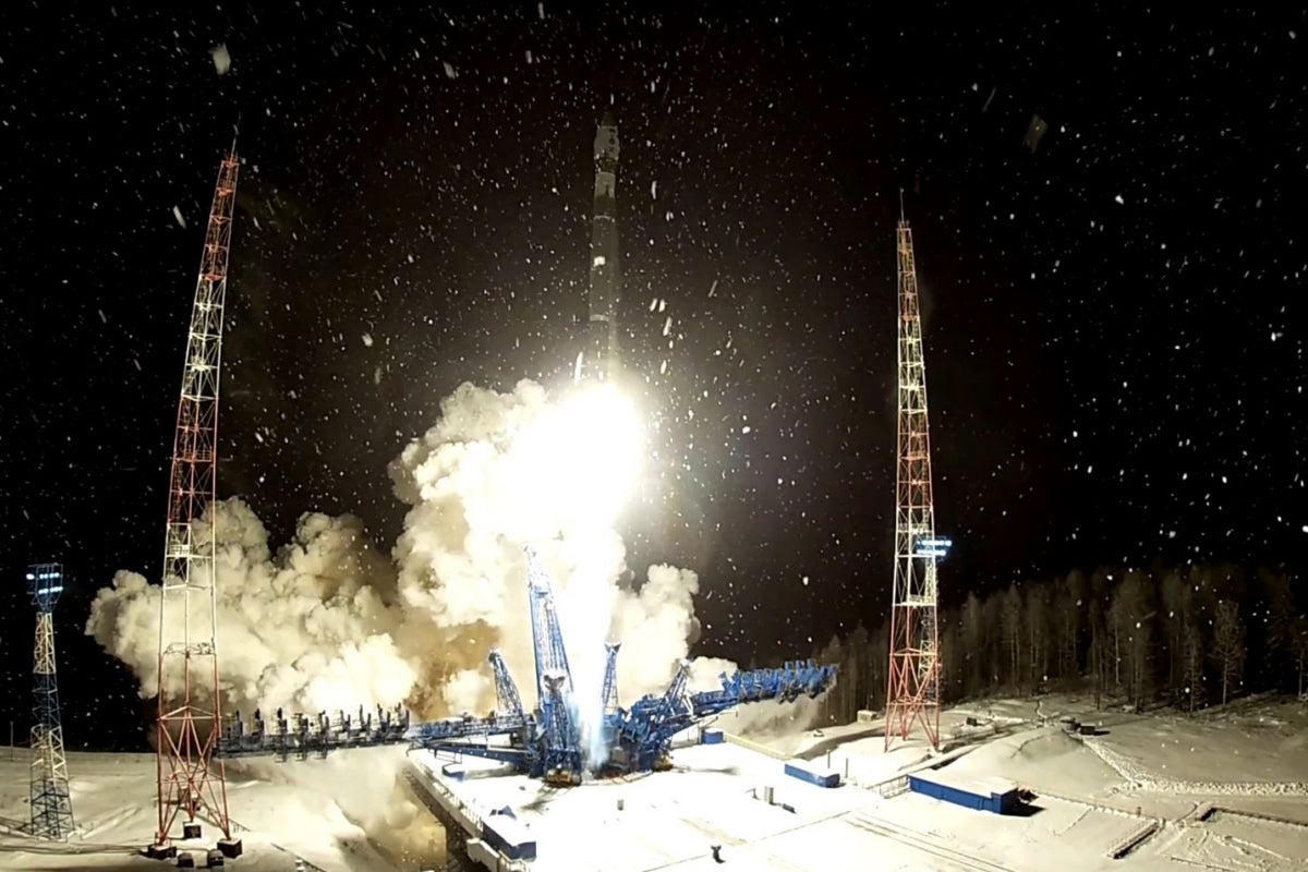 Satélites militares rusos secretos liberan objeto misterioso en órbita