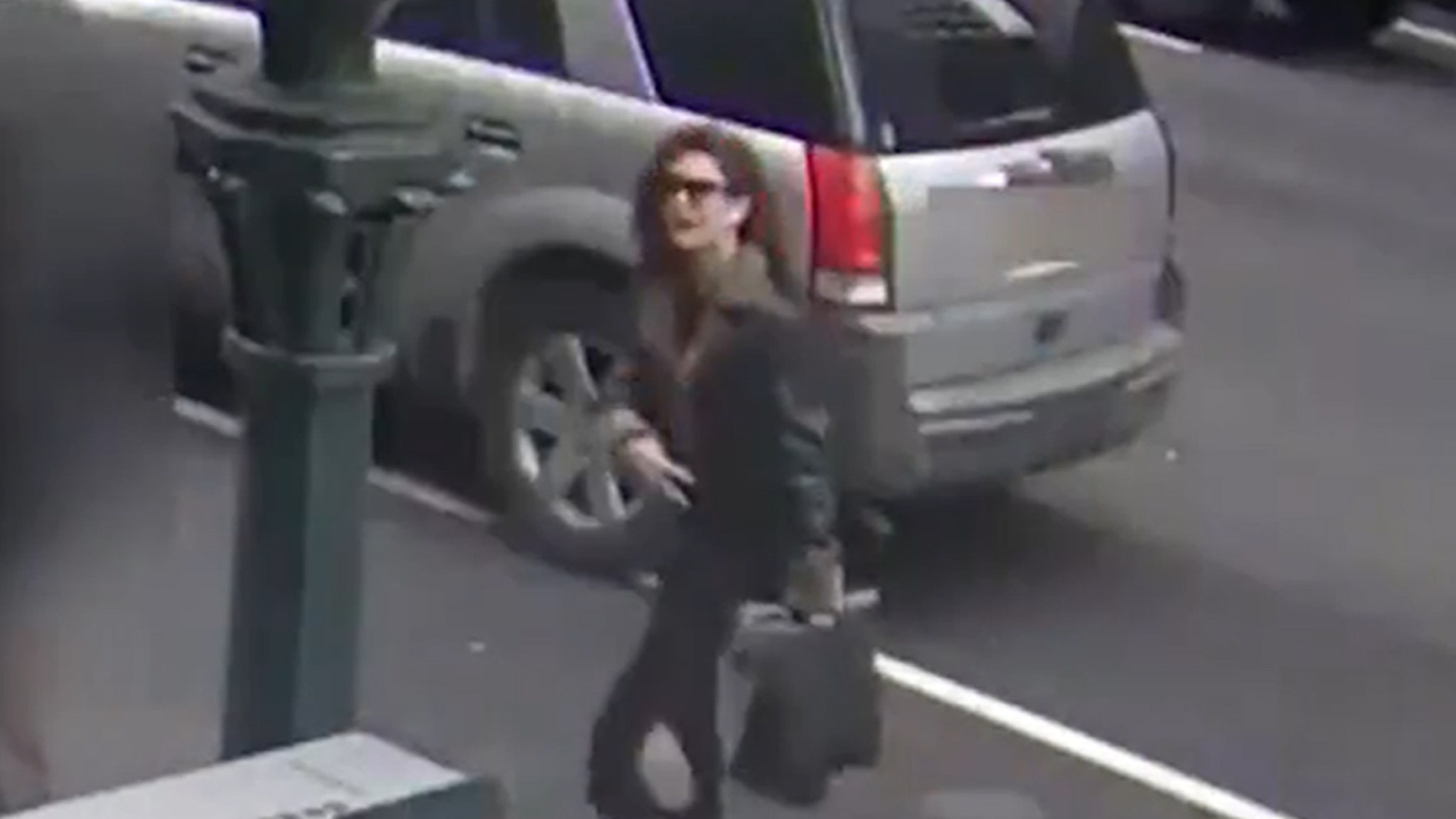 NYPD Libera de imágenes de sospechoso sexy buscó en el presunto ataque de tijera