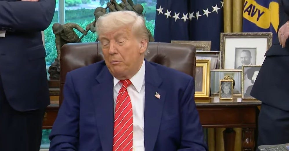 Trump tiene una crisis y mancha a Pete Buttigieg cuando se le pregunta sobre su desastre de la FAA