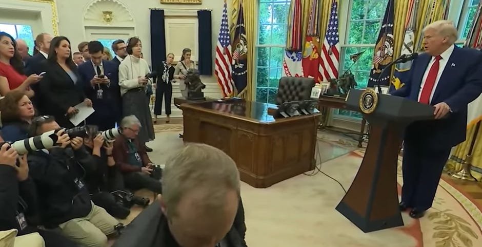 Trump berrinches cuando lo llaman pollo en las tarifas