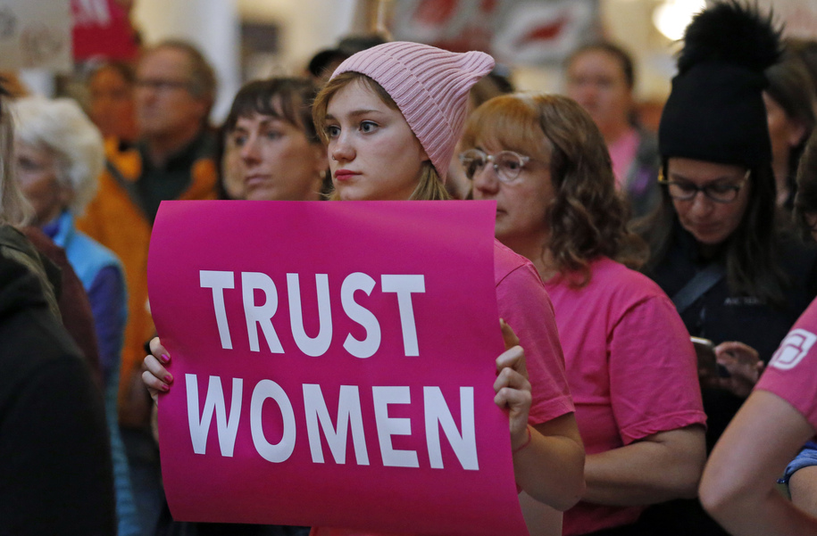 Trump restaura el financiamiento del Título X para dos estados antiaborto, mientras lo elimina en otro lugar