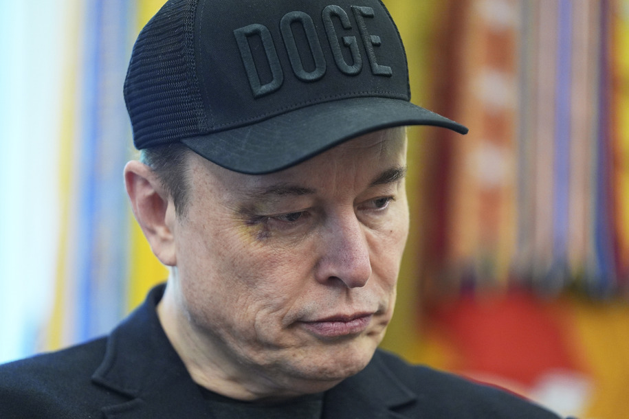 El almizcle abusa de las drogas, Maga encuentra el amor y las carne de Trump con Leonard Leo