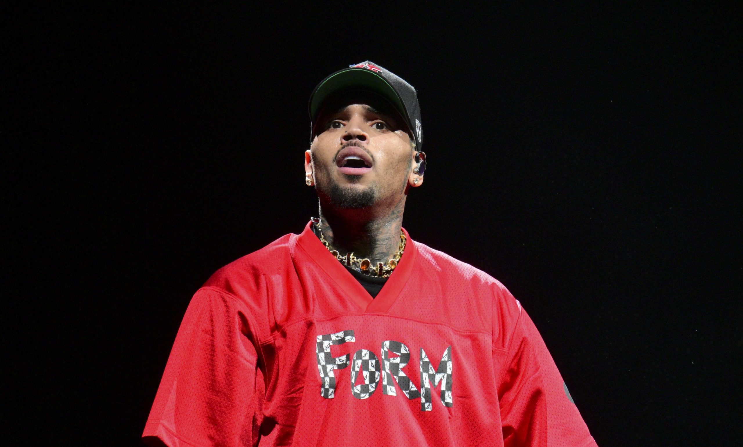 Chris Brown concedió la fianza en el caso de ataque de botella de Londres (actualización)