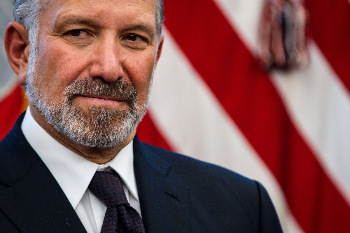 NOAA se ha ‘detenido’ ya que Lutnick ha dejado contratos sin firmar