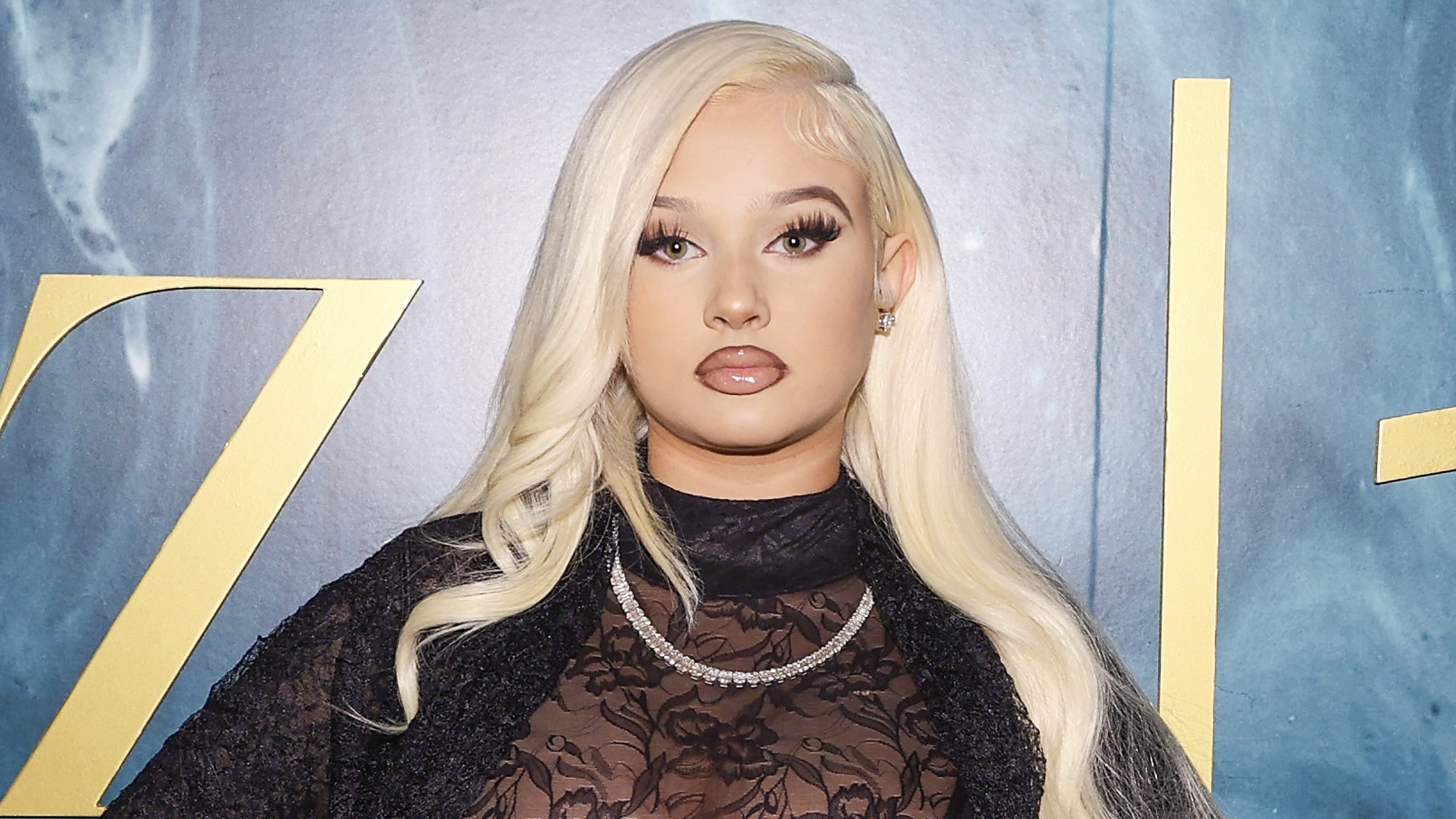 Alabama Barker Sparks Reacciones con peinado trenzado (video)