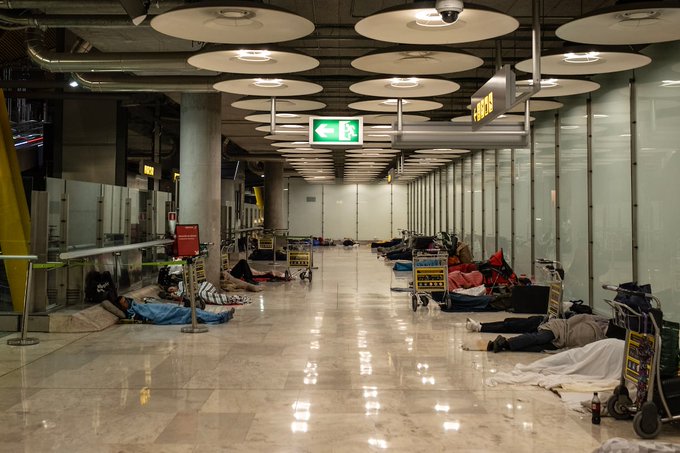 Las autoridades intervienen por una oleada de personas sin hogar en el aeropuerto de Barajas ⋆ Madrid Metropolitan