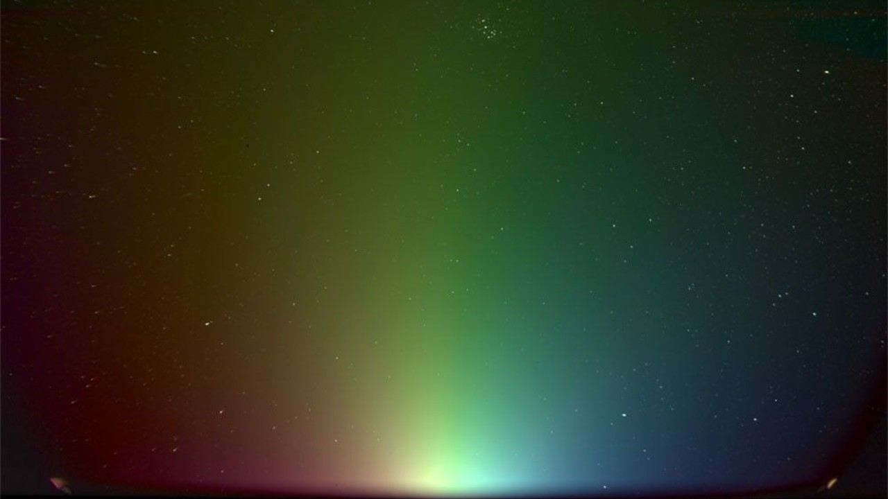 La nave espacial de perforación de la NASA ver un arco iris cósmico en la luz zodiacal