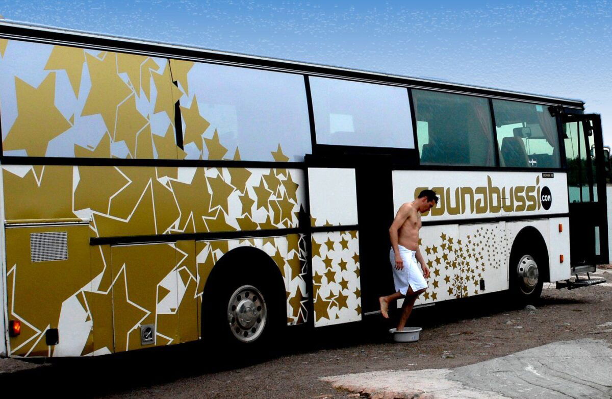 Sauna Bus a través de las calles Helsinki «Euro Weekly News