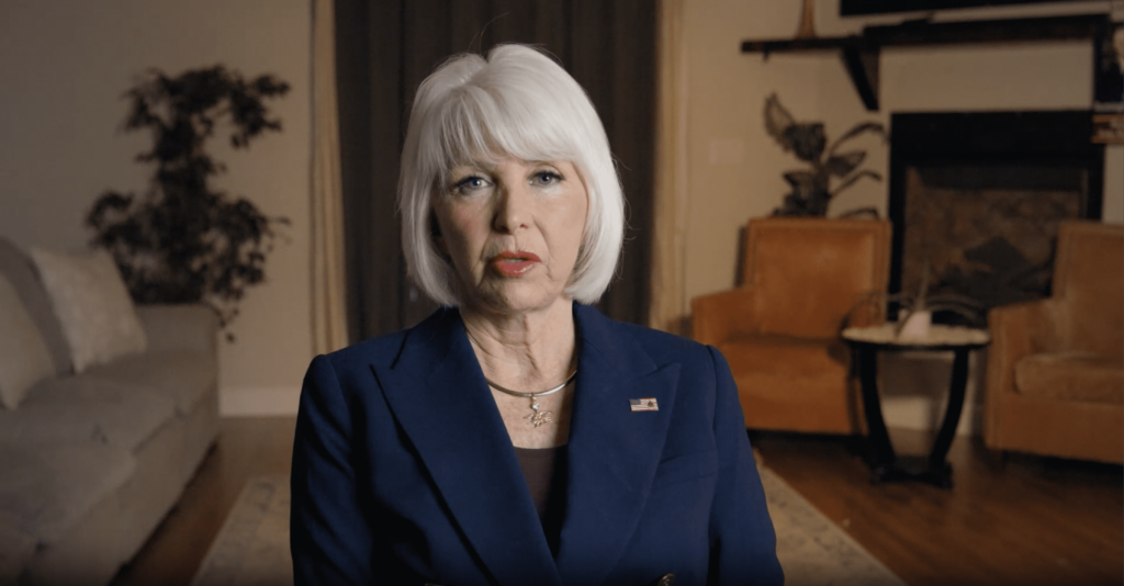 El presidente Trump ordena al DOJ que tome todas las medidas necesarias para liberar a la prisionera política Tina Peters | El experto de la puerta de entrada
