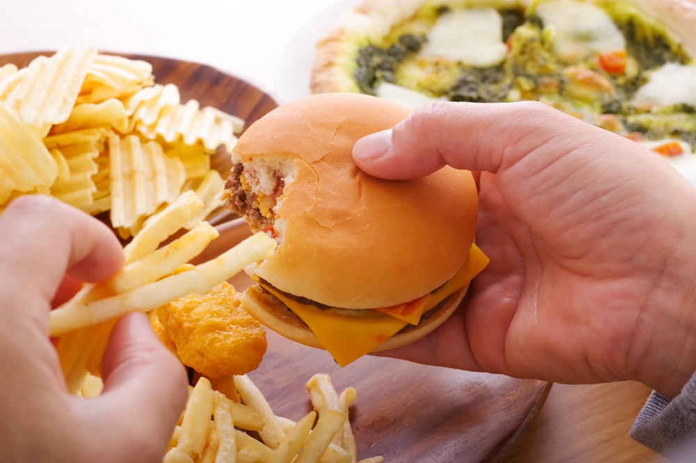 Los productos químicos que entran en contacto con los alimentos, no solo los ingredientes, pueden dañar nuestra salud