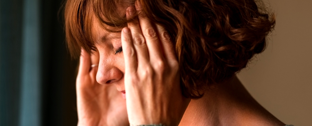 Los síntomas de la menopausia pueden ser una señal de alerta temprana de la demencia, muestra el estudio: Sciencealert