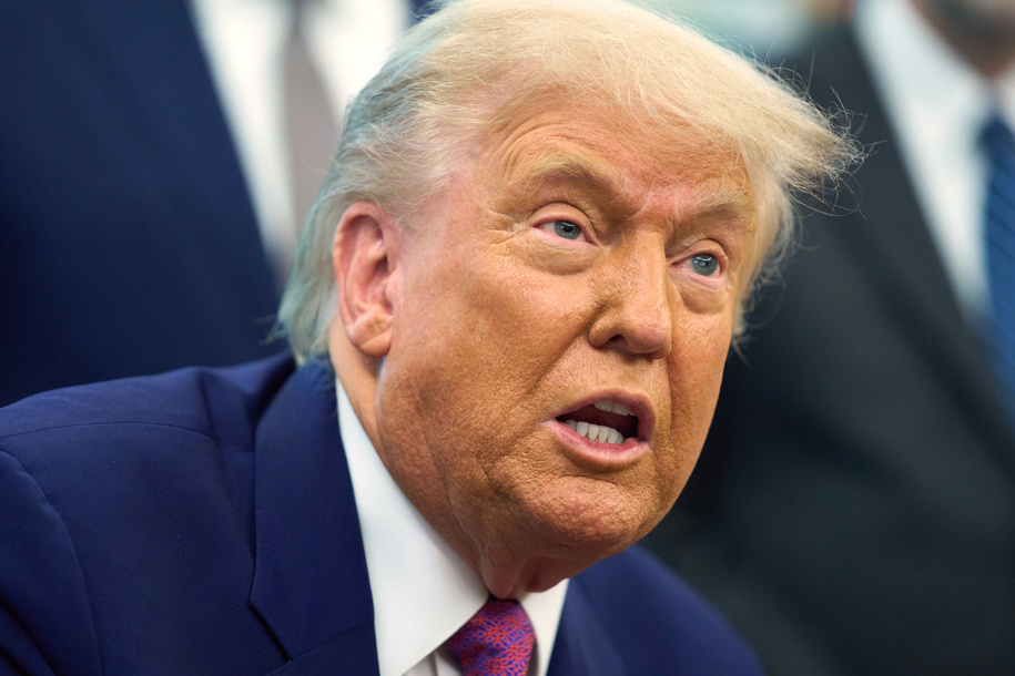 Trump confunde a todos con pánico de Irán y otro senador republicano desagradable