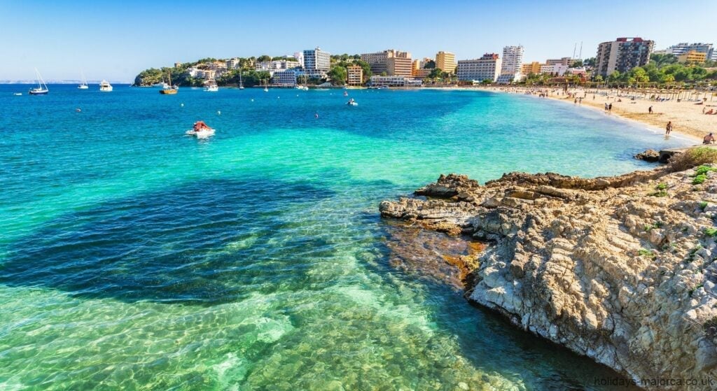 Los británicos enfrentan cargos de asesinato después de una pelea masiva dentro del restaurante turístico de Mallorca