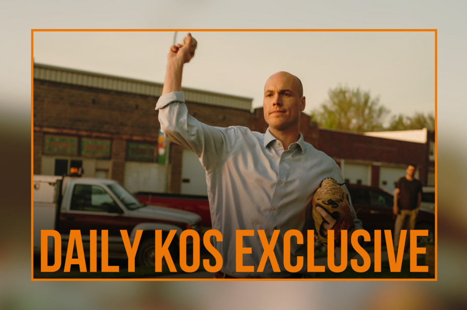 El retador de Joni Ernst dice ‘Juego en’ después del consumo masculino del senador