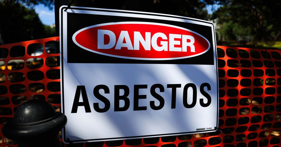 La EPA planea “reconsiderar” la prohibición del asbesto que causa cáncer