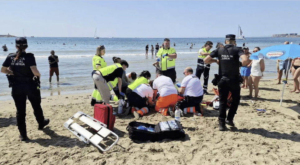 Escena trágica en Torrevieja Beach: OAP Drowns in Holiday Horror