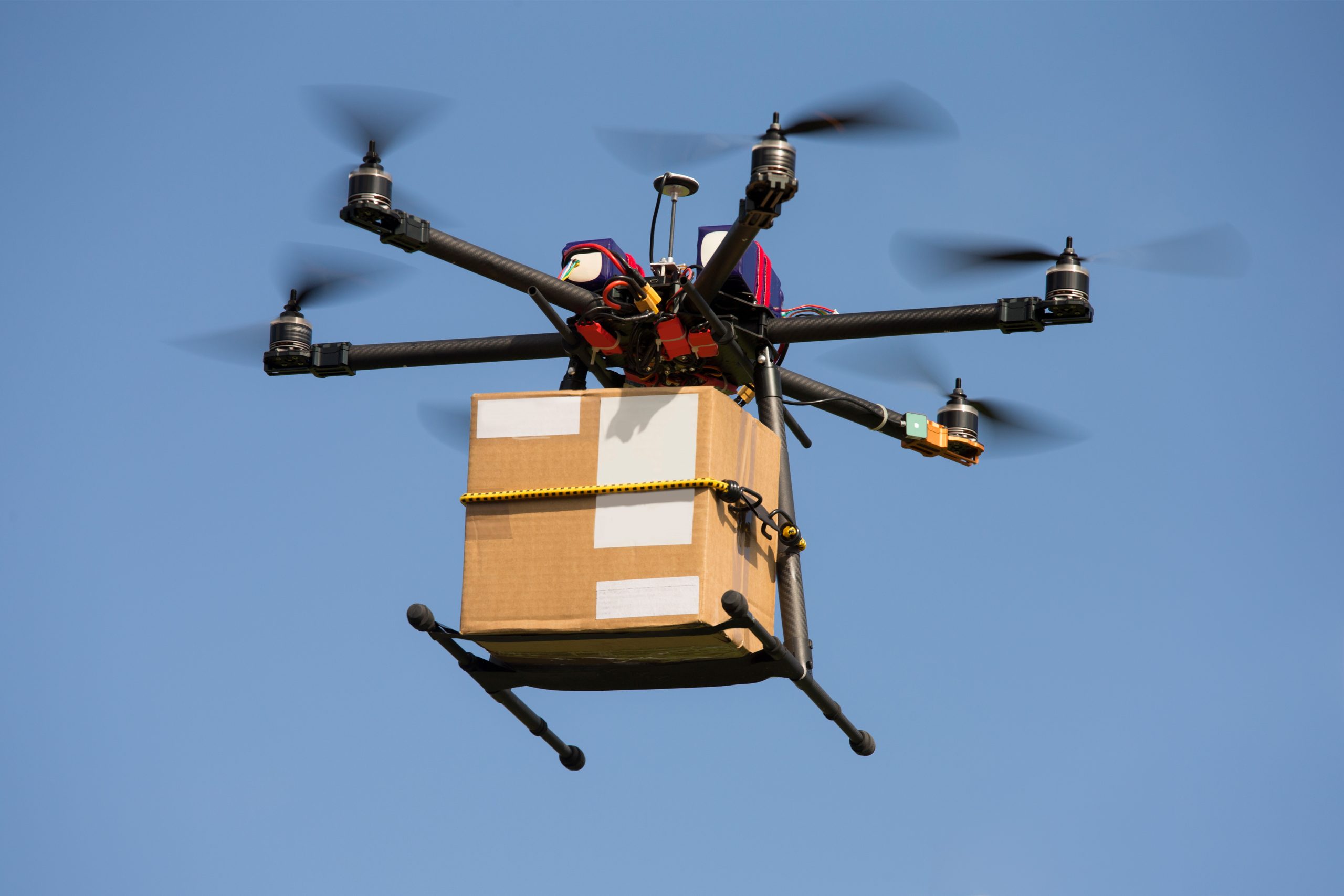 El sistema de control habilitado para AI ayuda a los drones autónomos a mantenerse en el objetivo en entornos inciertos | MIT News