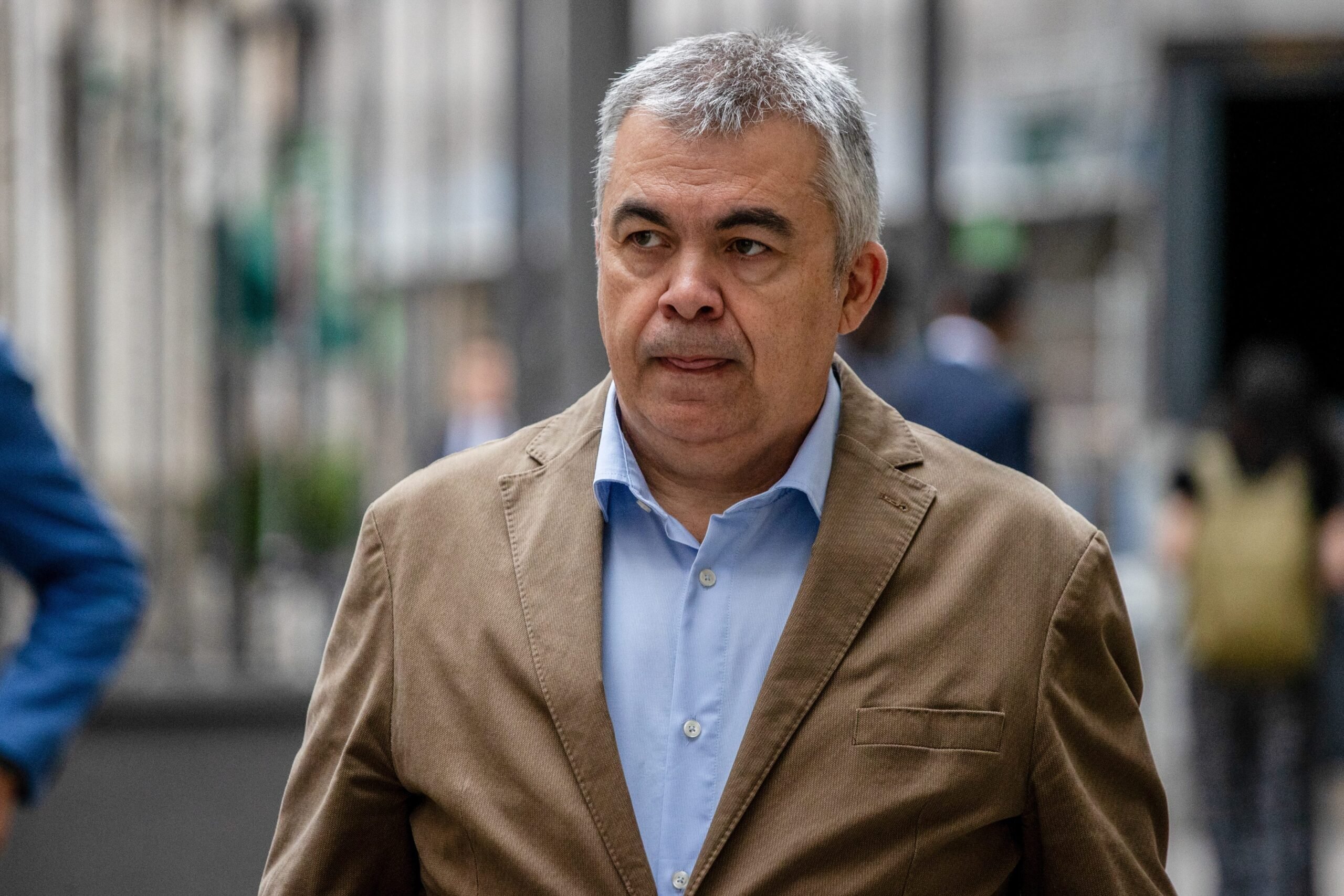 Ally del primer ministro de España, Pedro Sánchez, renuncia a medida que la sonda de corrupción descubre 620k de sobornos.