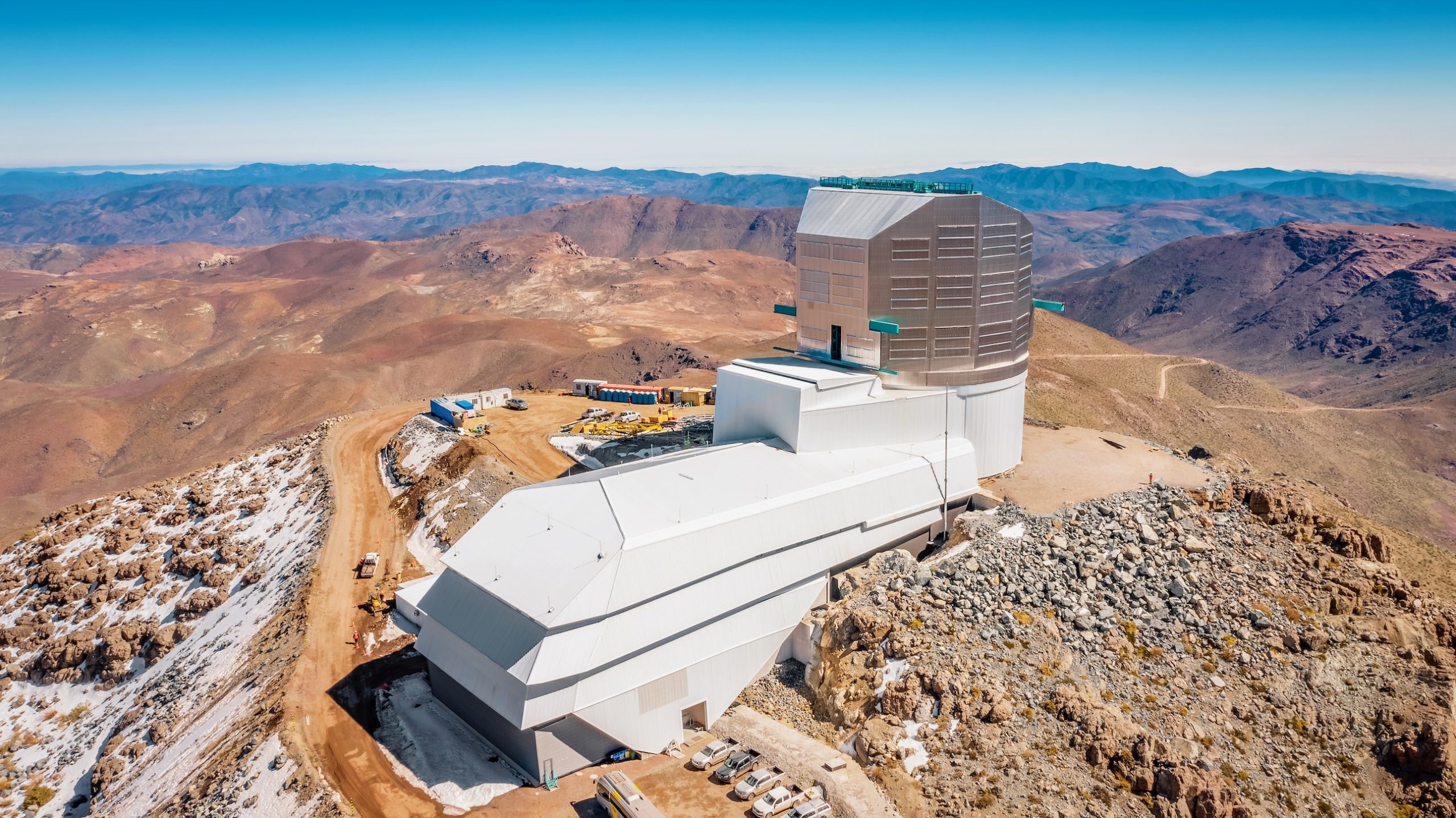 Rayas satelitales: ¿puede funcionar el enorme observatorio de Vera Rubin en la era de la megaconstelación?