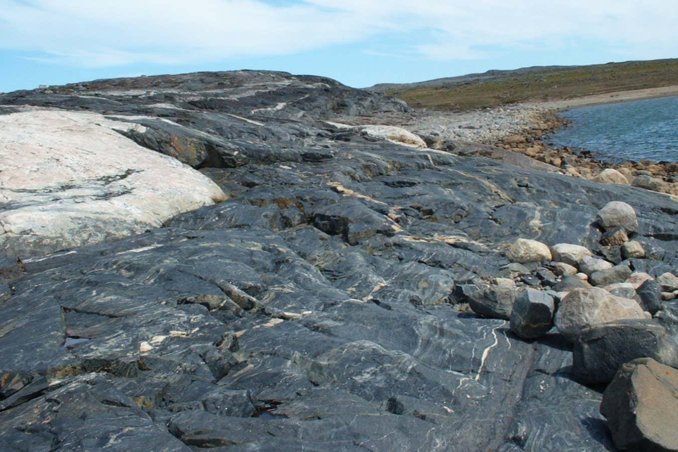 Estas rocas son probablemente los últimos restos de la corteza temprana de la Tierra