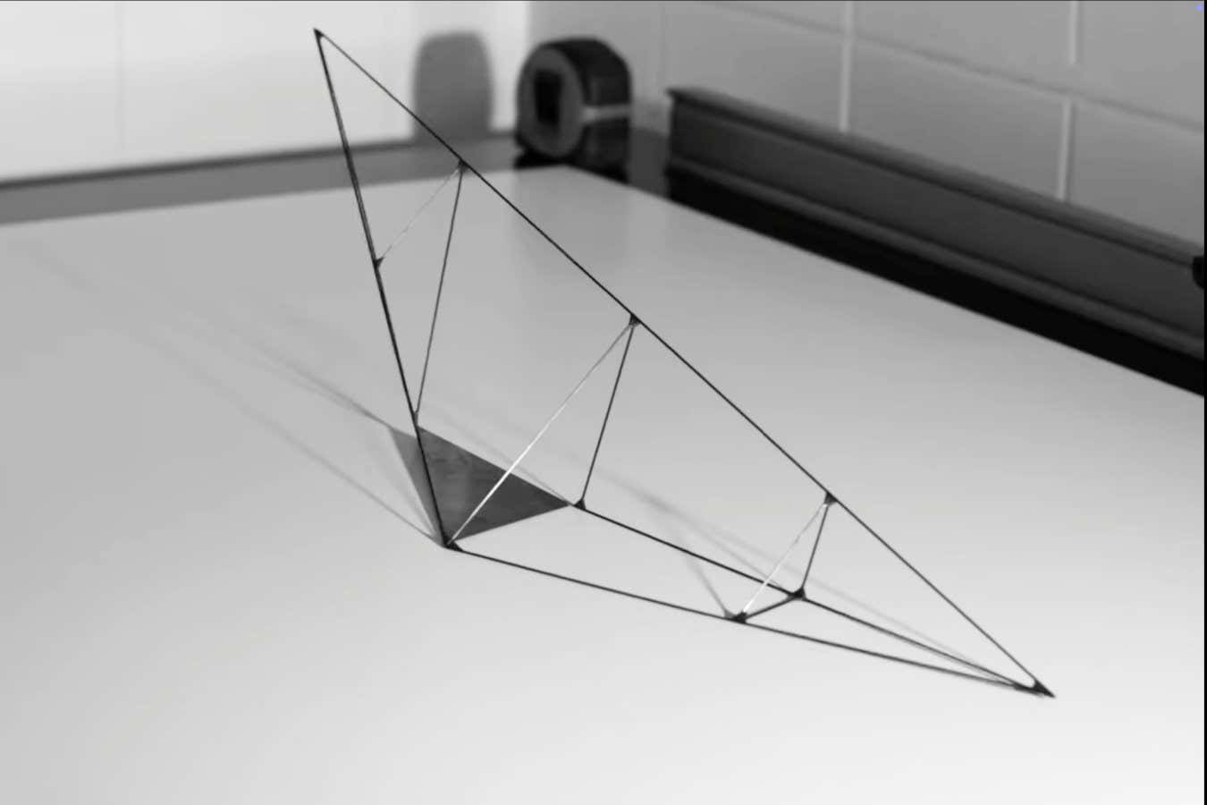 Los matemáticos crean un tetraedro que siempre aterriza del mismo lado