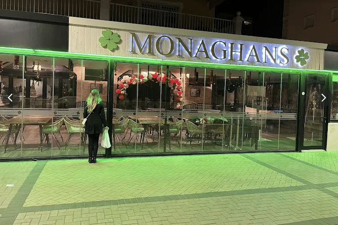Merseyside Man identificado y remodelado después de un tiroteo fatal de dos escoceses en el bar español