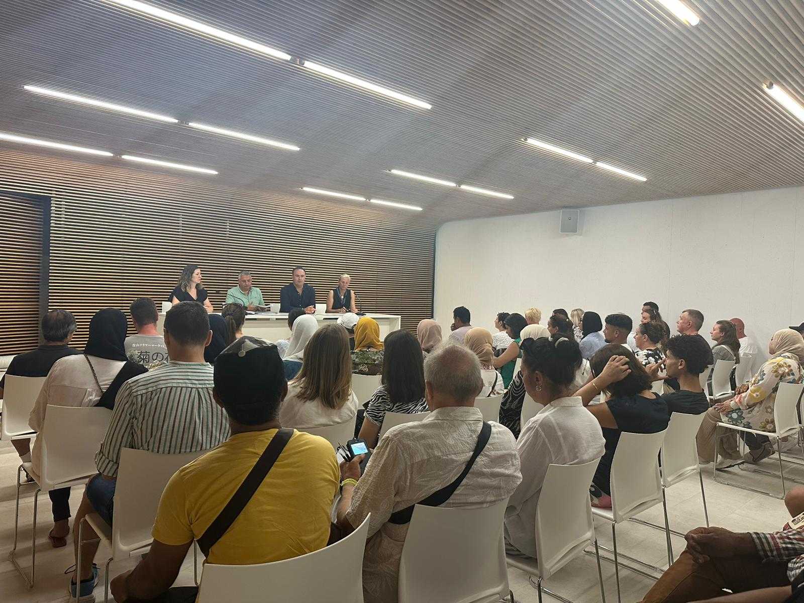 Las reuniones comienzan a explicar los cambios en la nueva ley de inmigración
