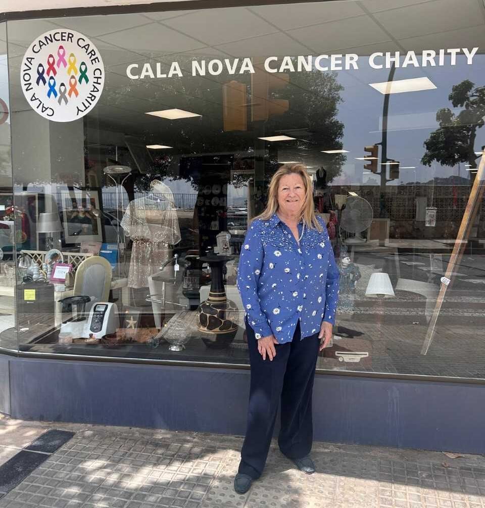 Presidente de Cala Nova (Mallorca) Cancer Carity Charity Shop Angela McGrath Galated British Empire Medal