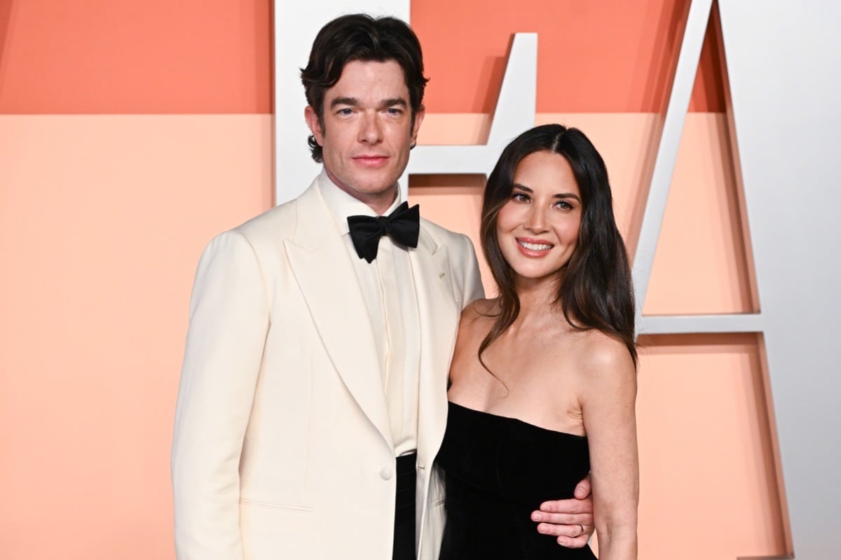 ¿WTH? John Mulaney defiende a Olivia Munn después de que sus comentarios de la Sra. Rachel condujeron a amenazas violentas contra sus hijos – Socialite Life