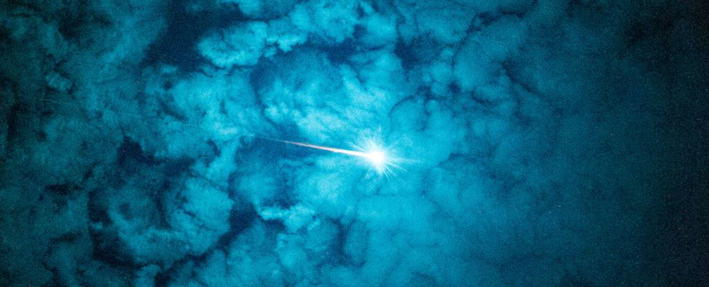 La furia del sol está haciendo que los satélites SpaceX se desplomen del cielo: Sciencealert