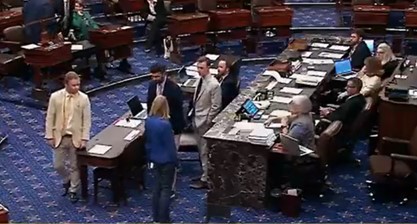 Breaking: el Senado finalmente avanza el “gran proyecto de ley” Big Beautiful Bill “del presidente después del drama y una visita del vicepresidente JD Vance – Dos Gopers votan no | El experto de la puerta de entrada
