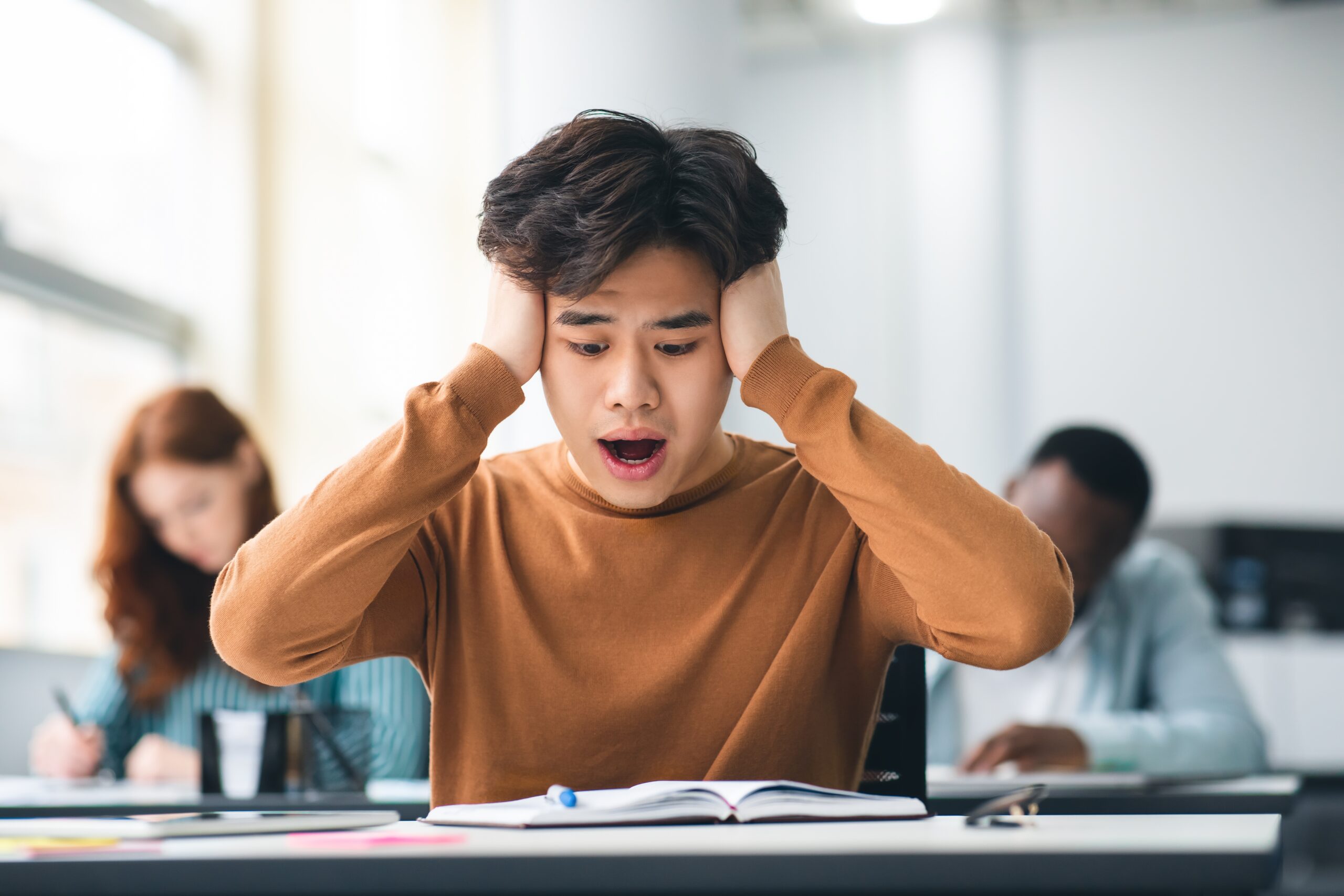 Según los informes, las escuelas en China aislan a los estudiantes a medida que aumenta los casos de Covid.