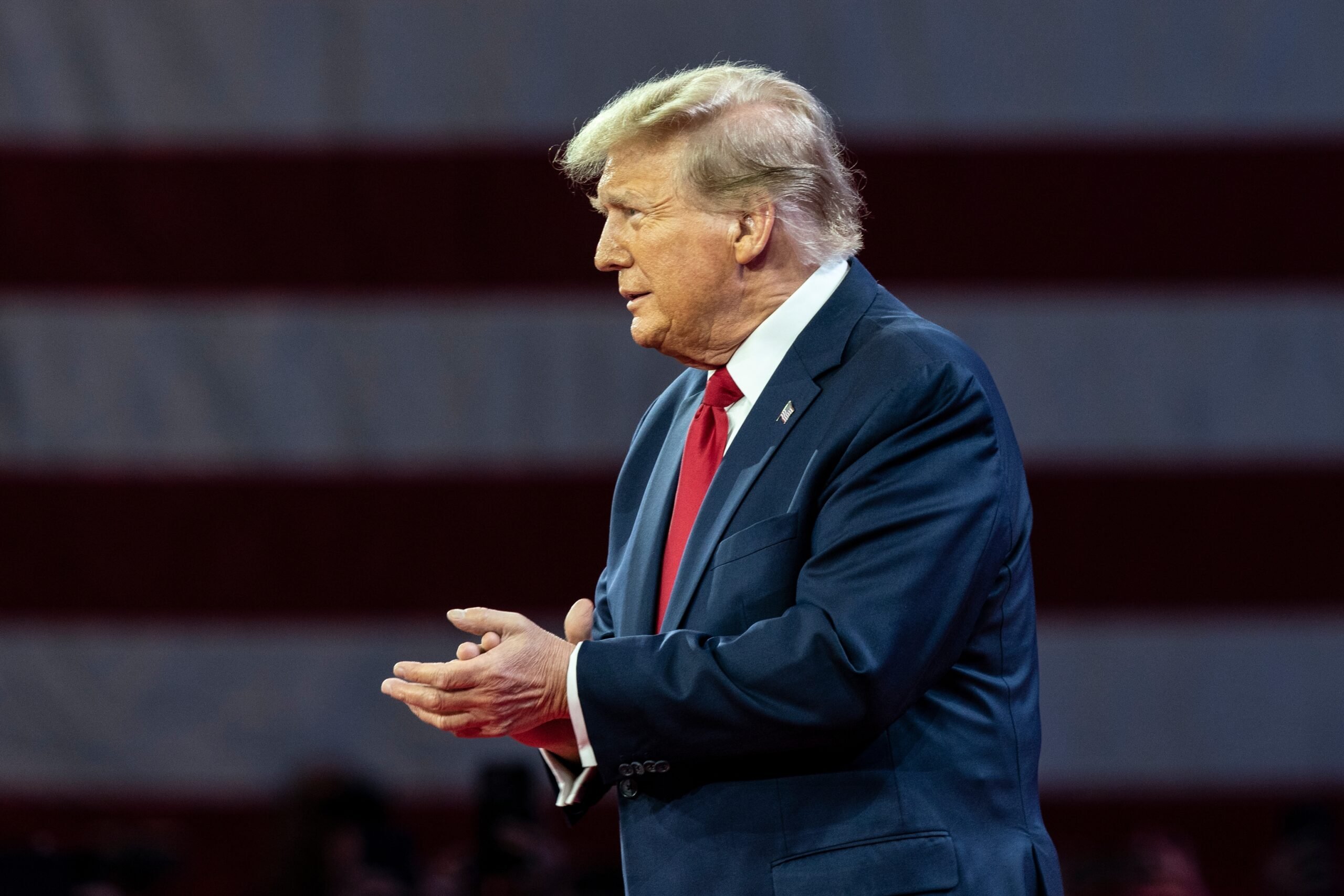 Trump firma las resoluciones que desean las reglas EV de California